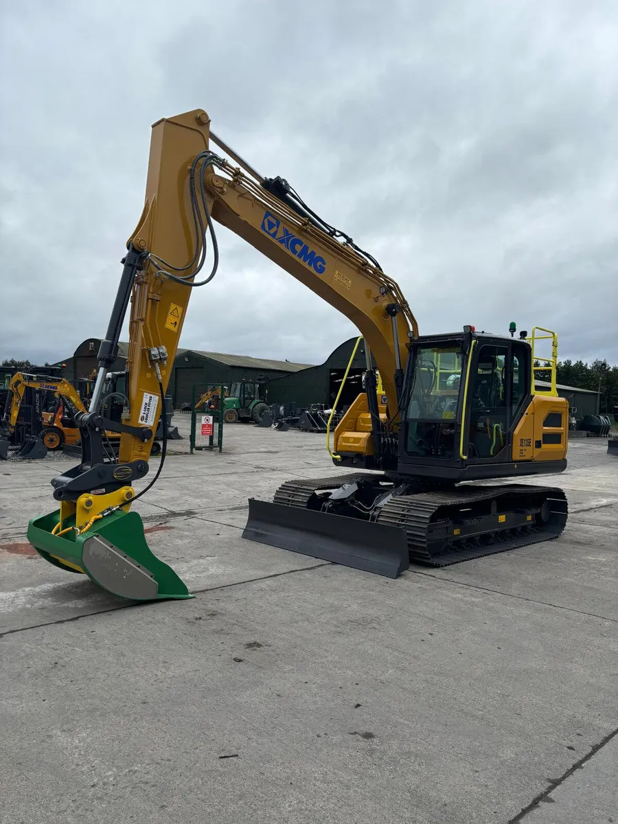 BRAND NEW XCMG XE135E WITH BLADE - Image 1