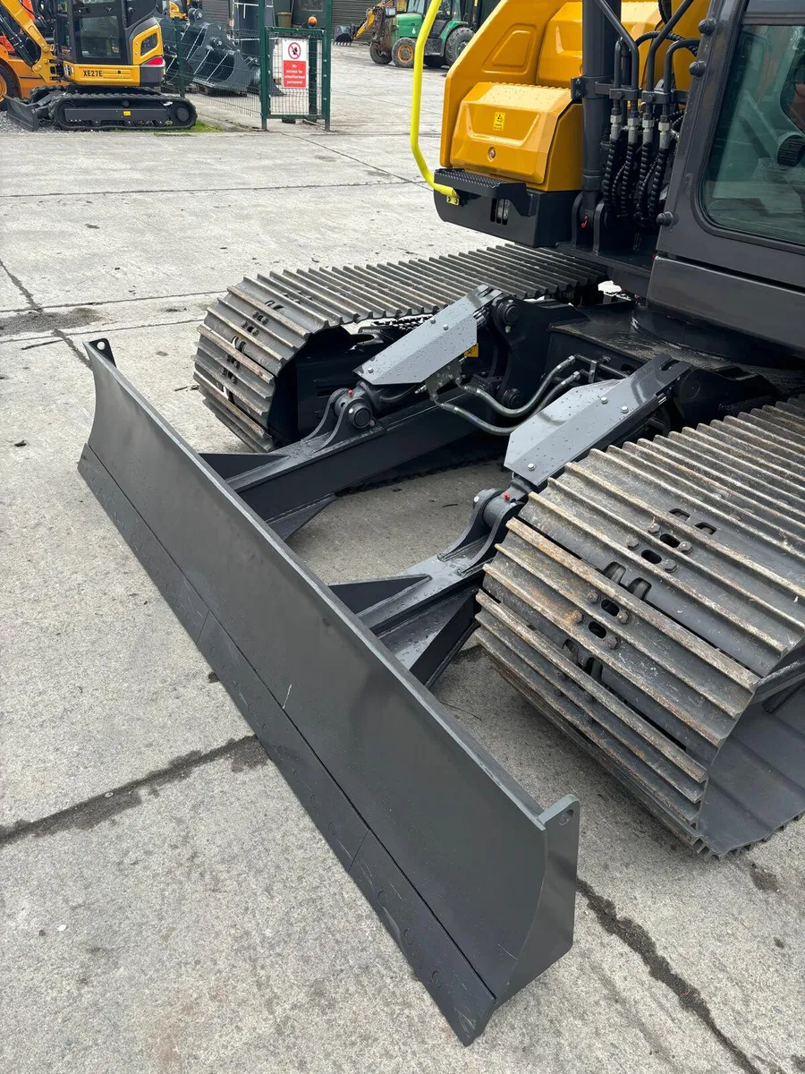 BRAND NEW XCMG XE135E WITH BLADE - Image 2