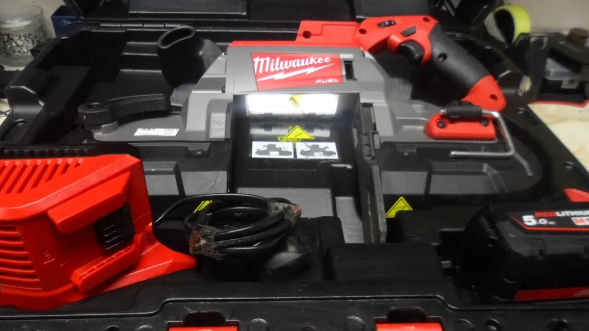 Milwaukee Band Saw (M18 CBS125) Needs New Belt - Image 3