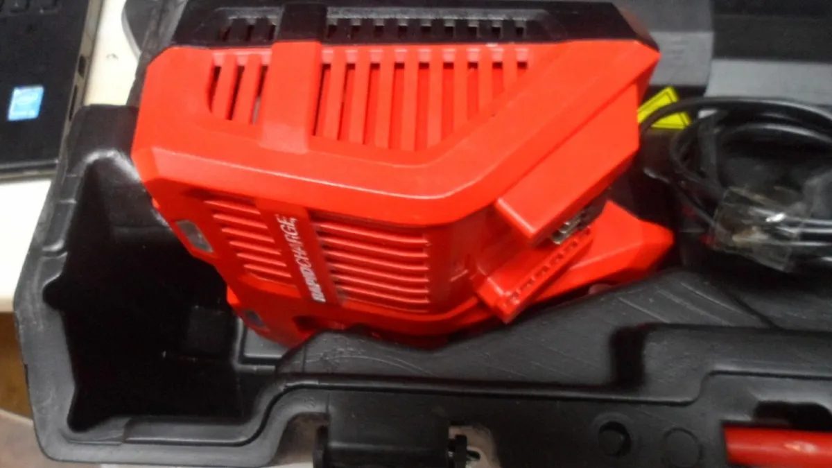 Milwaukee Band Saw (M18 CBS125) Needs New Belt - Image 4