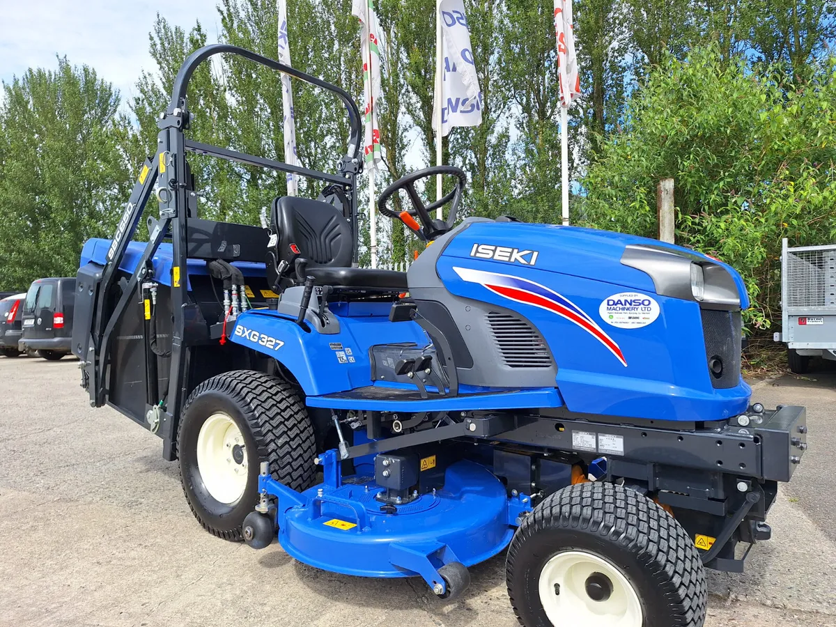 Iseki SXG 327 High Dump mower - Image 4