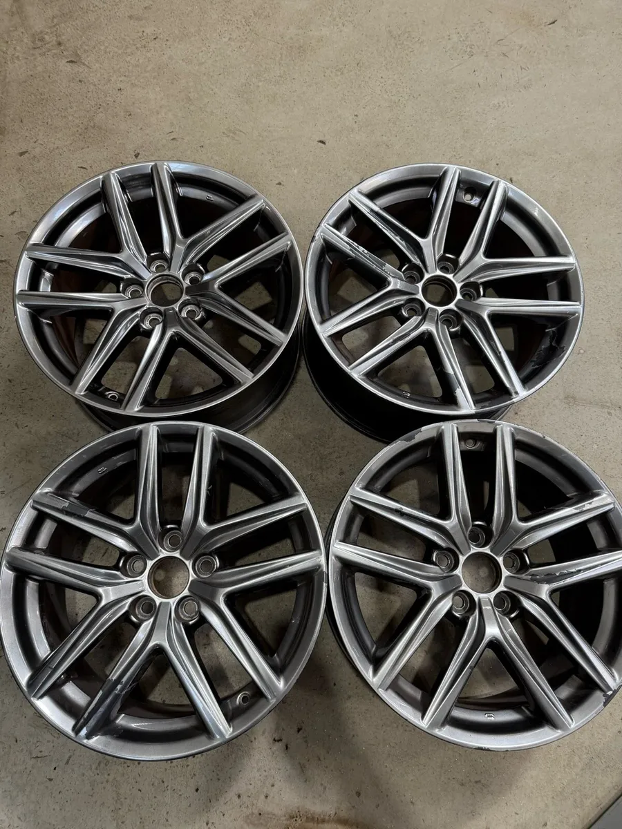 Lexus F-sport set of wheels - Image 1