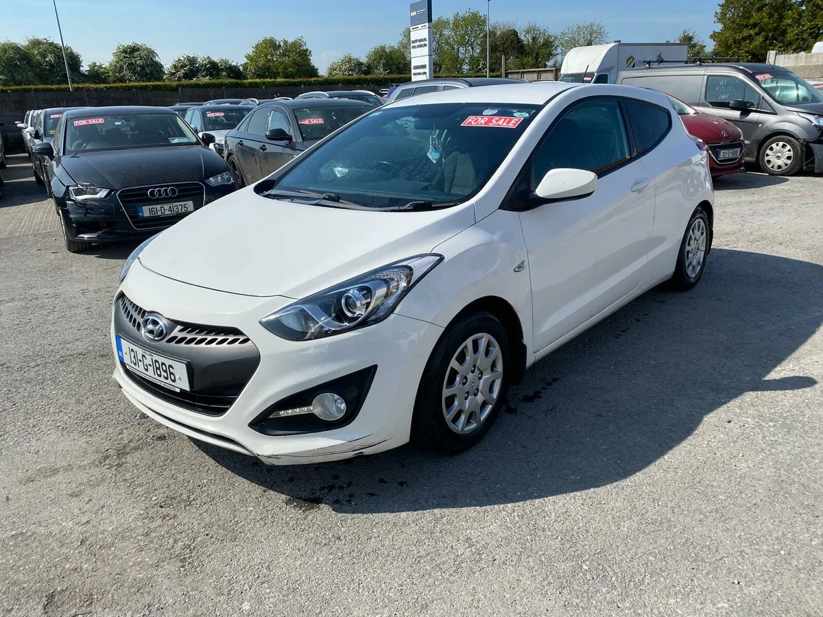 Hyundai i30 van slight damage 2013 - Image 1