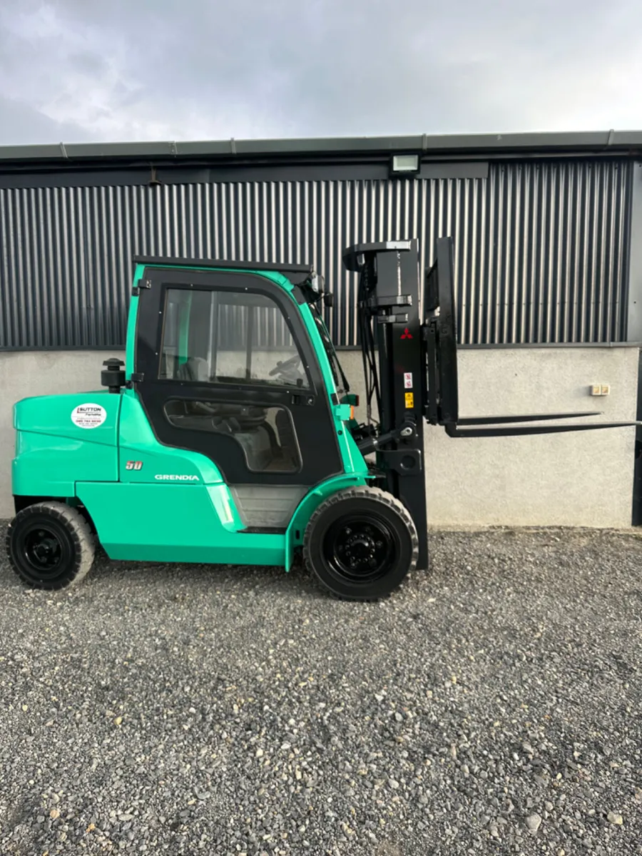 2015 Mitsubishi 5 Ton Forklift Container Mast - Image 1