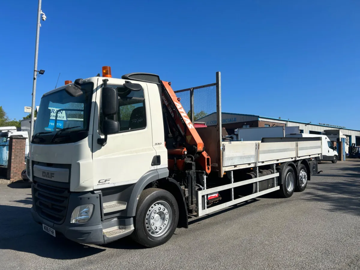 2016 Daf cf 330 6x2 flat with remote crane - Image 1