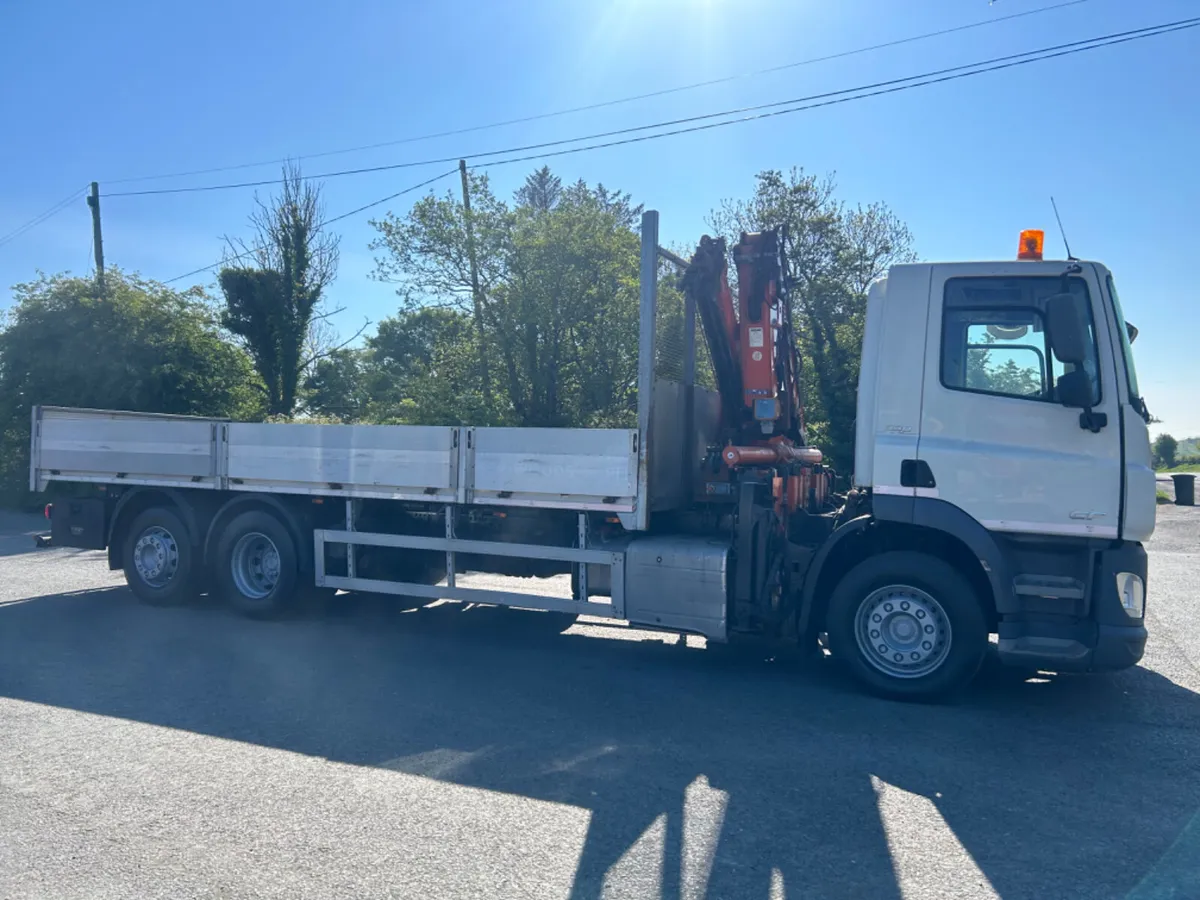 2016 Daf cf 330 6x2 flat with remote crane - Image 4