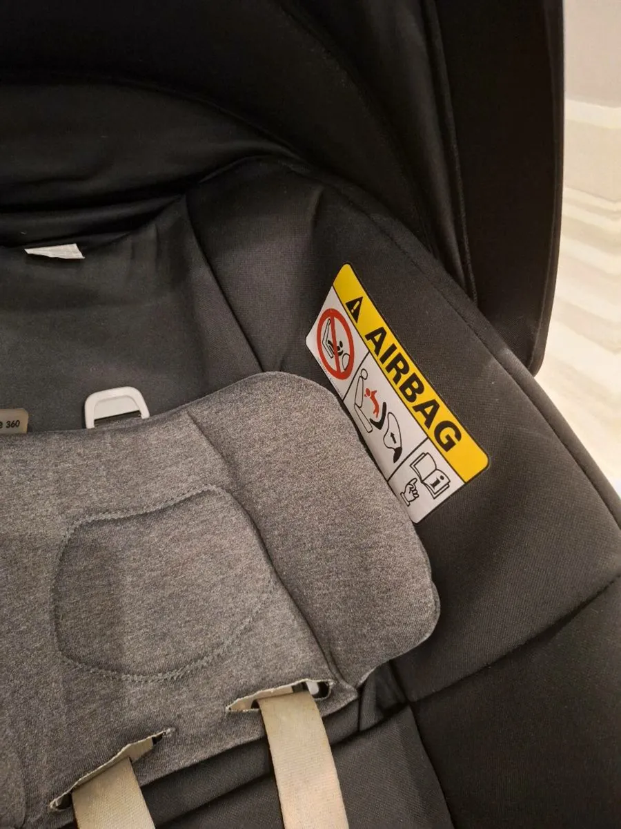 Maxi cosi 360 car seat - Image 2
