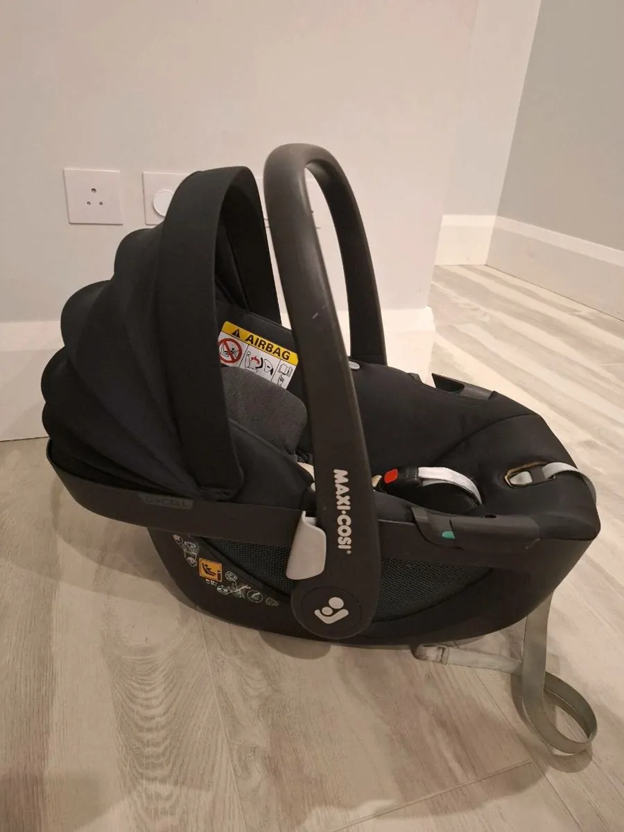 Maxi cosi 360 car seat - Image 3