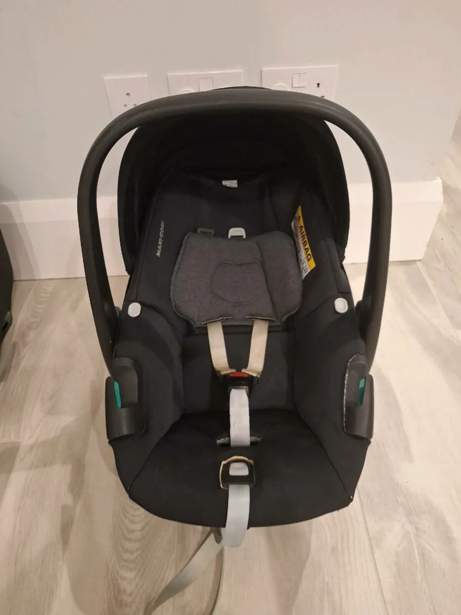 Maxi cosi 360 car seat - Image 1
