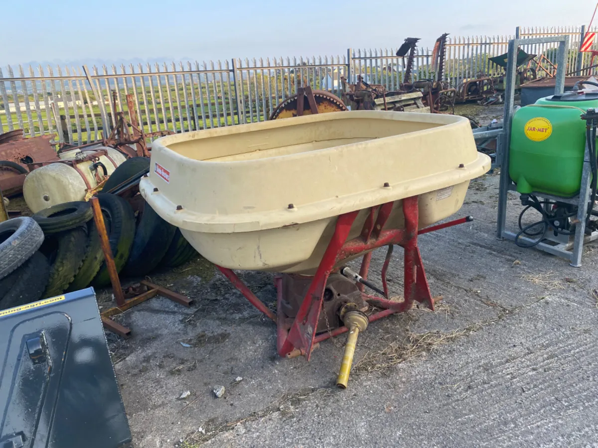 Vicon fertiliser spreader’s - Image 1