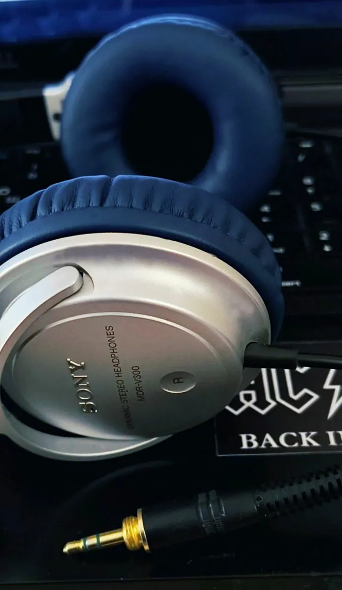 Sony MDR-V300 Headphones New Ear Pad - Image 1