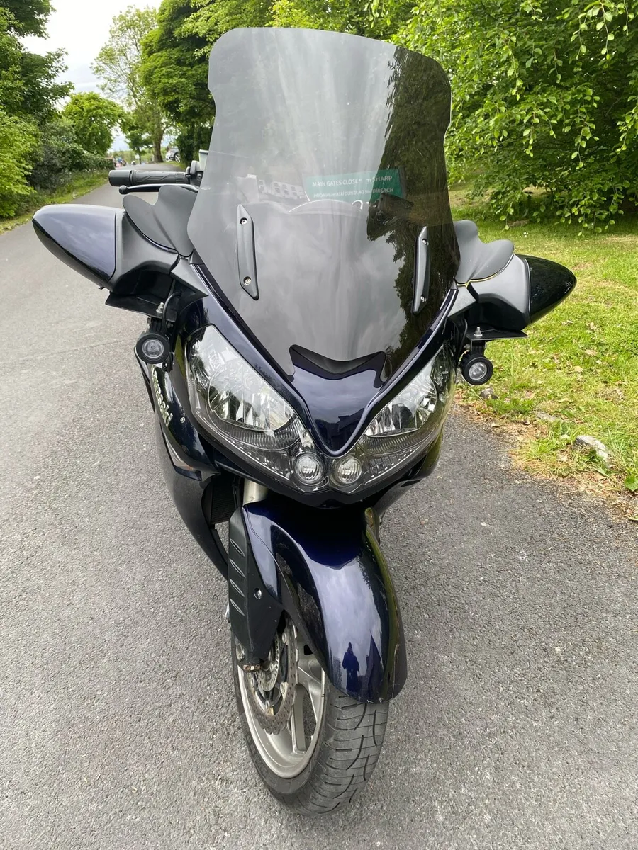 Kawasaki GTR 1400 2011 - Image 3