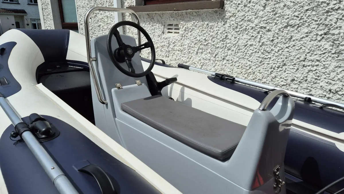 3.8m RIB, trailer and 20HP Suzuki engine - Image 4