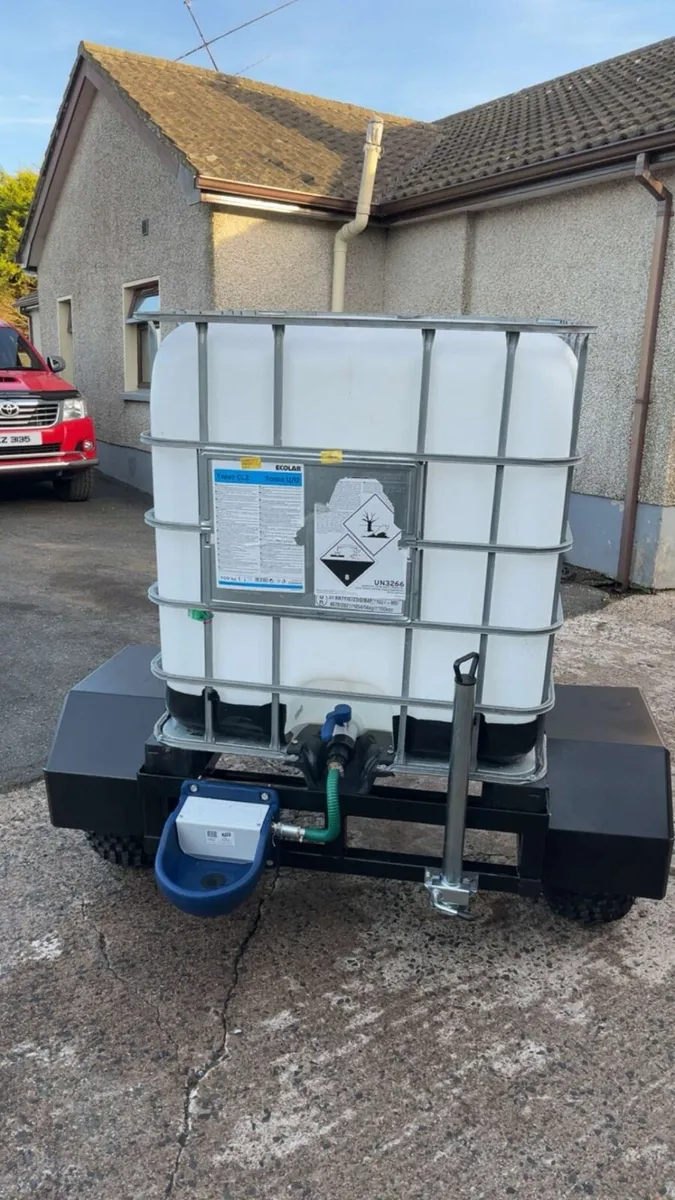 Portable water drinker - Image 1