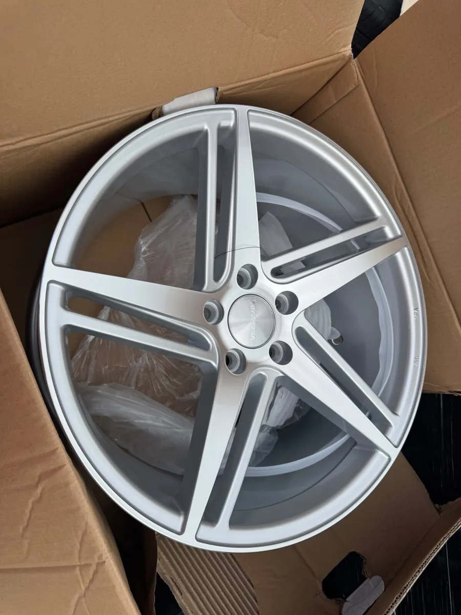 18” vfs31 9” single alloy wheel 5x112 spare - Image 1