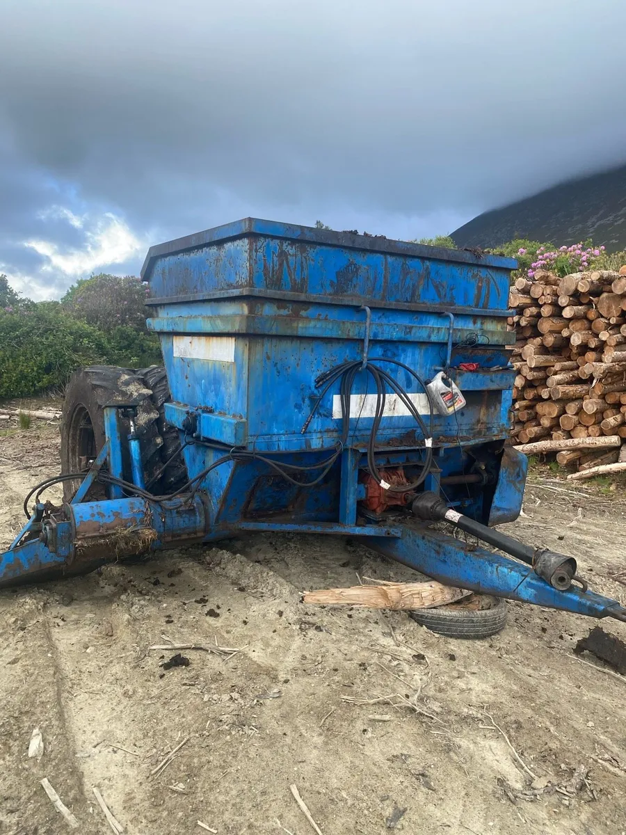 Turf hopper - Image 1