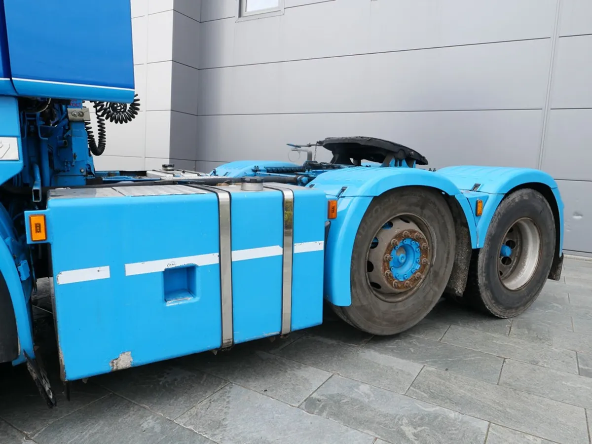 Scania R560 Topline 6x2 Midlift  Manual Gearbox - Image 4
