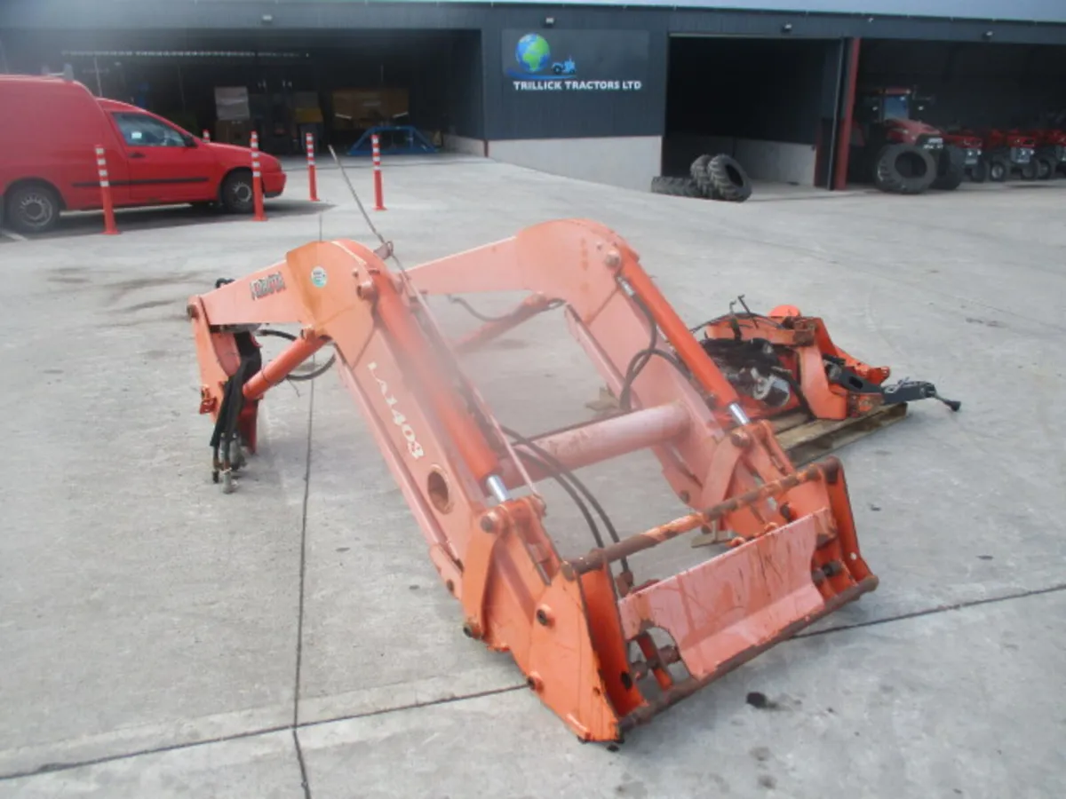 Kubota LA1403 Loader - Image 2
