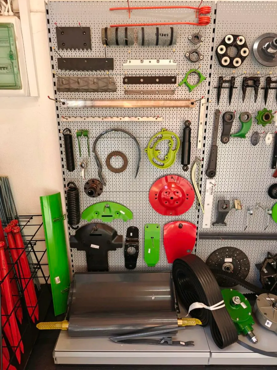 🚨CLAAS & JOHN DEERE PARTS @BERNARD BYRNE COMBINES - Image 1