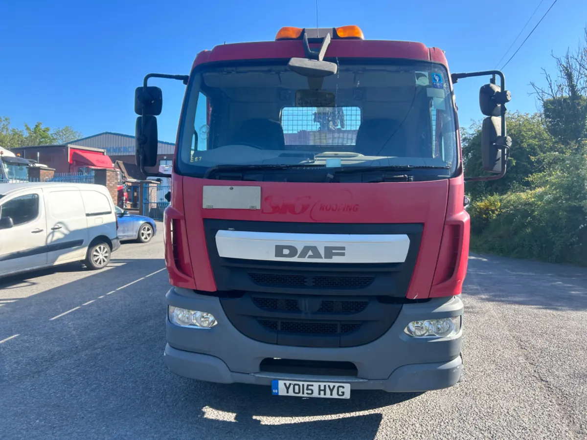 2015 Daf lf 250 18 ton flat with remote crane - Image 2