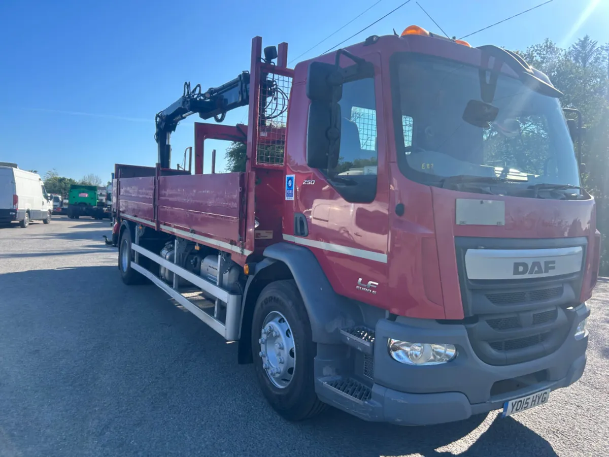 2015 Daf lf 250 18 ton flat with remote crane - Image 3