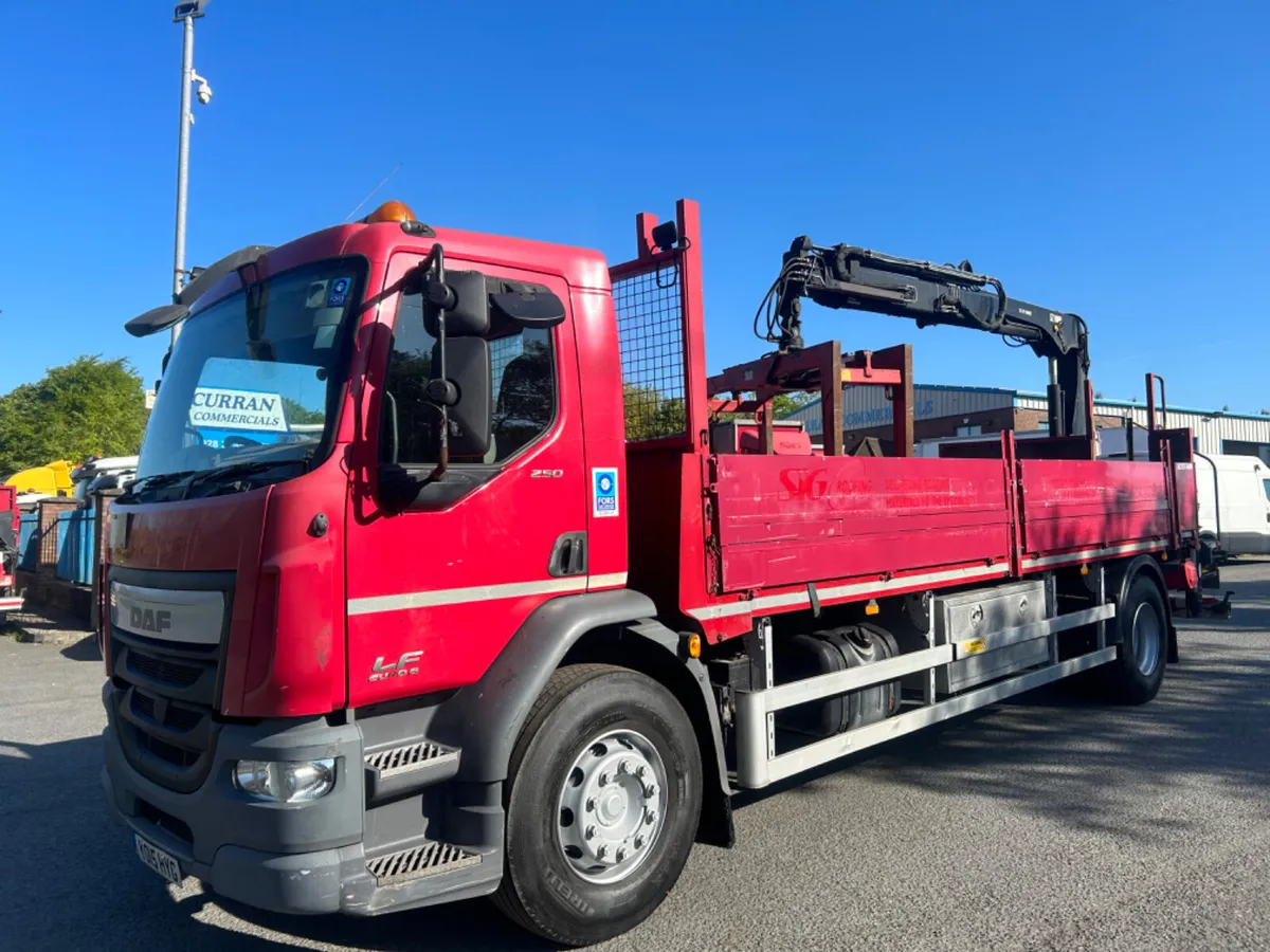 2015 Daf lf 250 18 ton flat with remote crane - Image 1