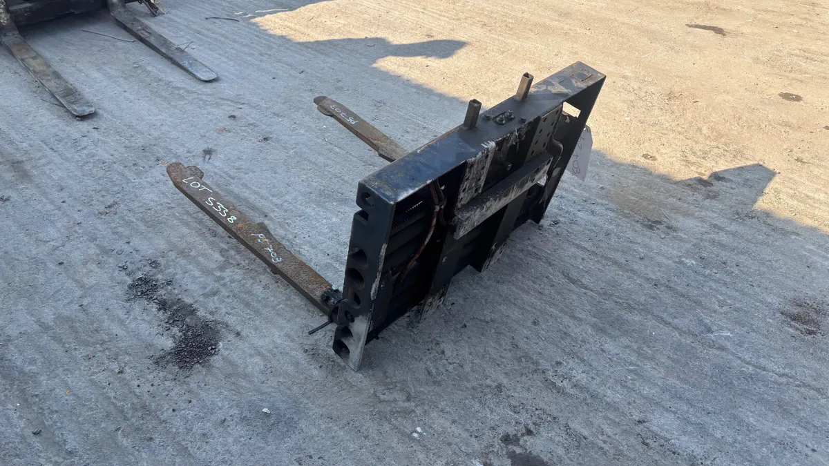 Hydraulic Sideshift Fork Carriage & Forks - Image 3