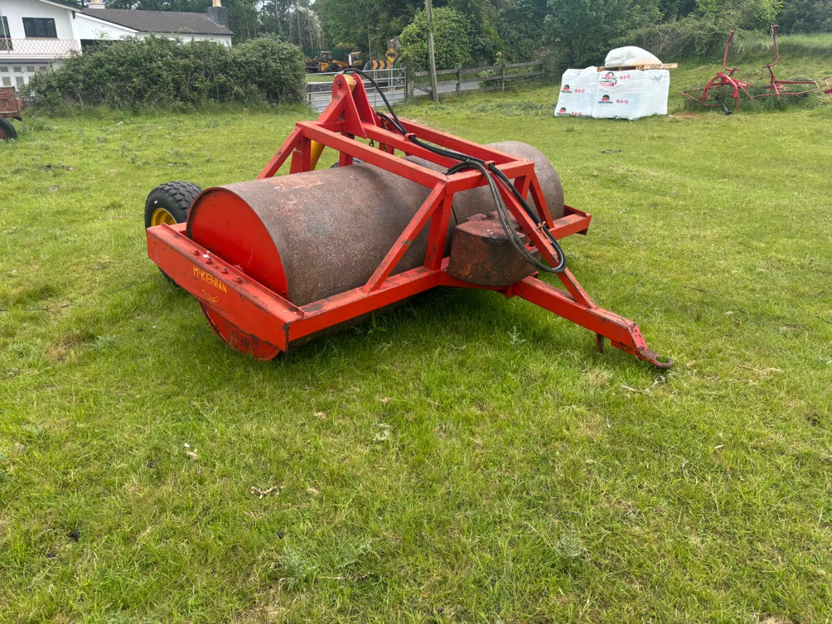 Mckenna trailed roller - Image 1