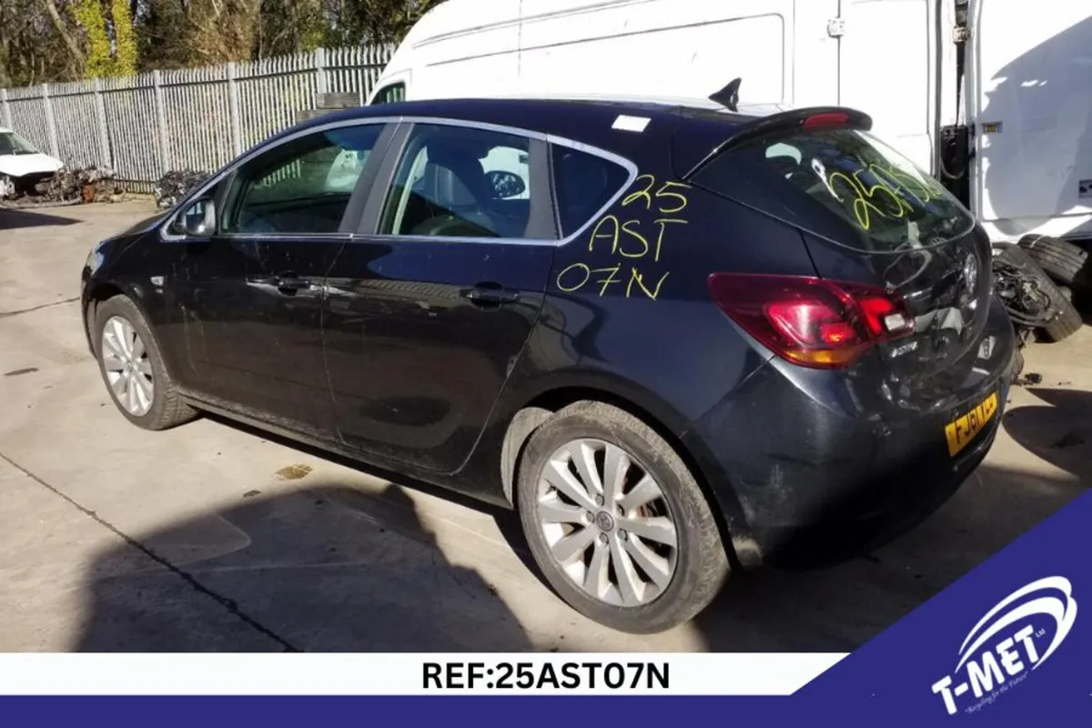 2012 VAUXHALL ASTRA BREAKING FOR PARTS - Image 4