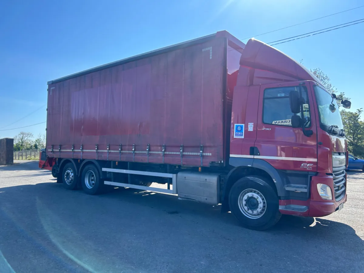 2014 Daf cf 6x2 Curtainsider + Moffett fork lift - Image 4