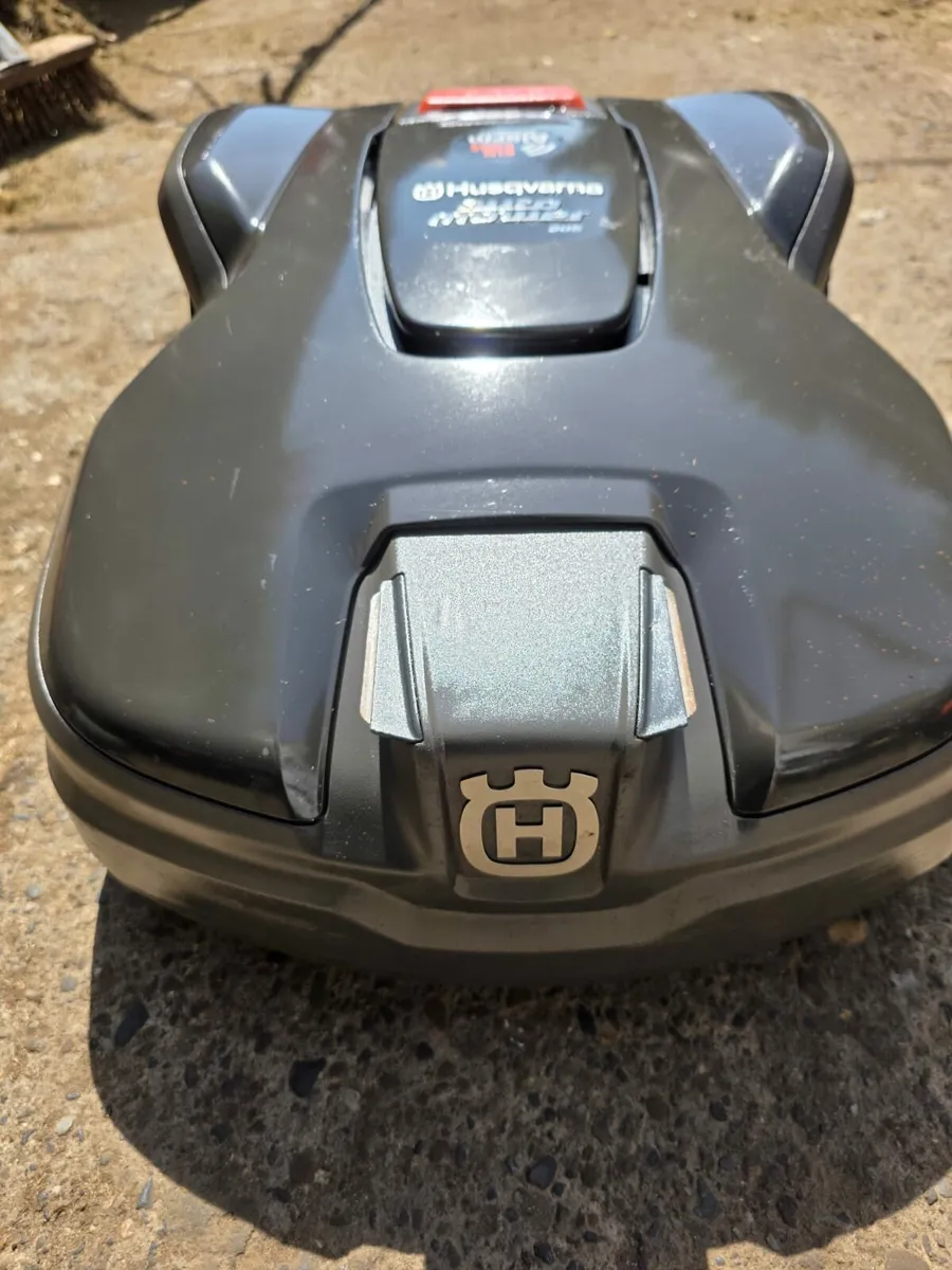 Husqvarna 305 Automower - Image 1