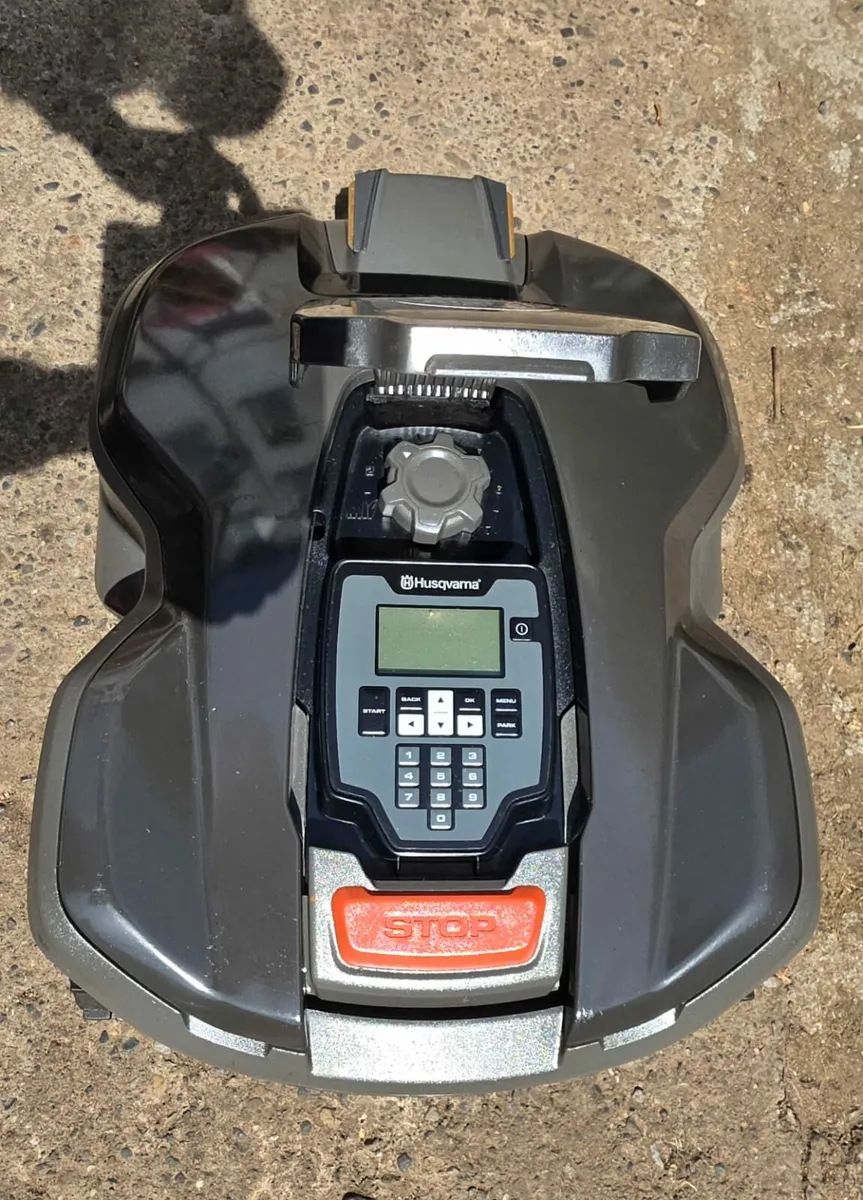 Husqvarna 305 Automower - Image 2