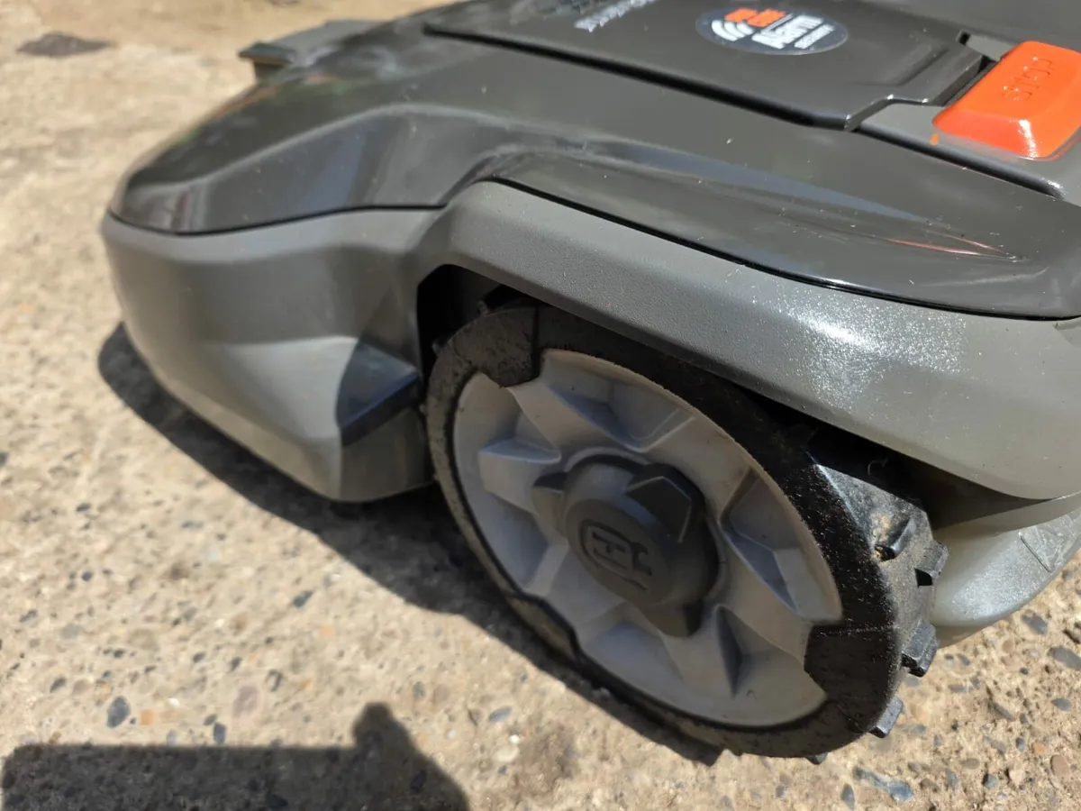 Husqvarna 305 Automower - Image 3