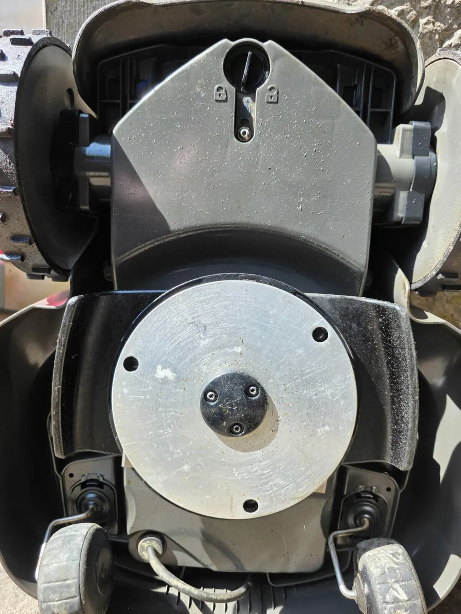 Husqvarna 305 Automower - Image 4