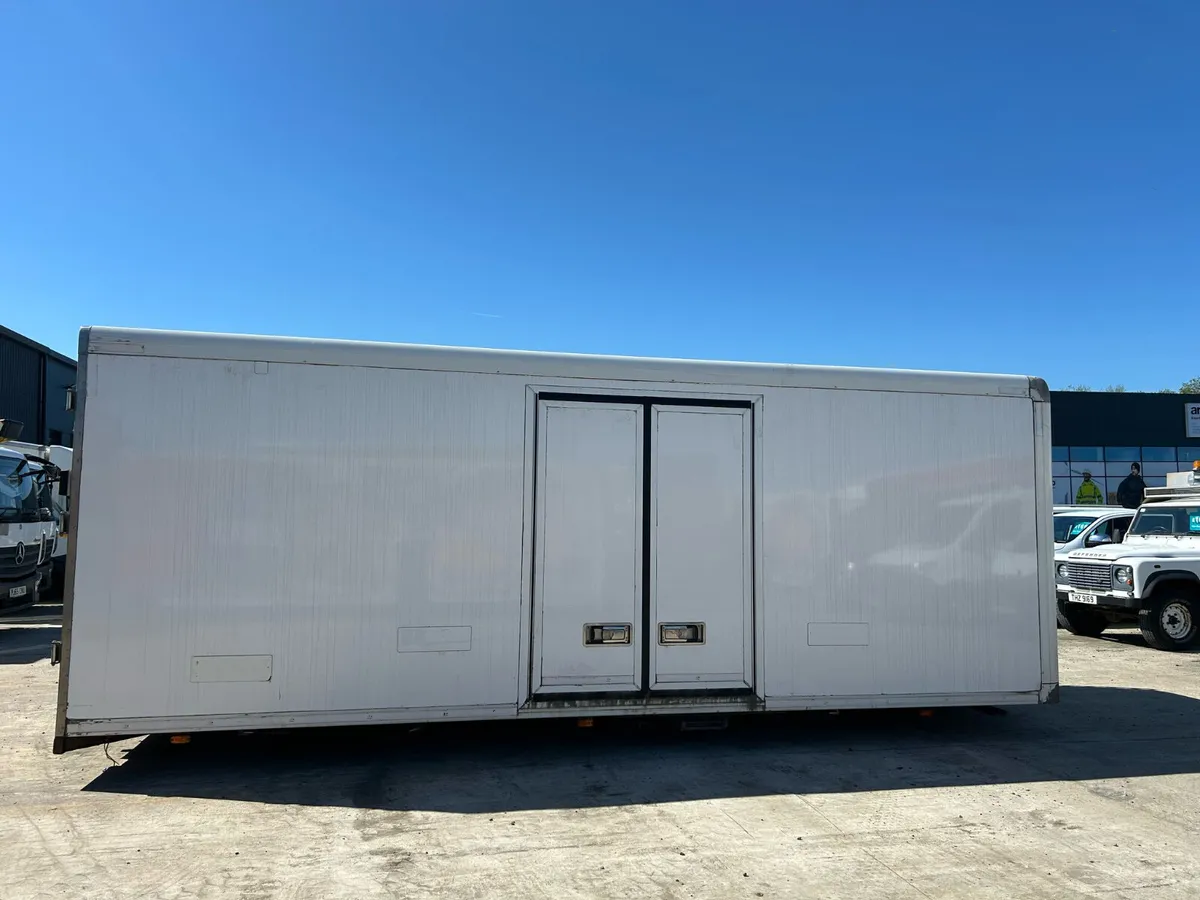 2016 22FT INSULATED BODY - Image 4