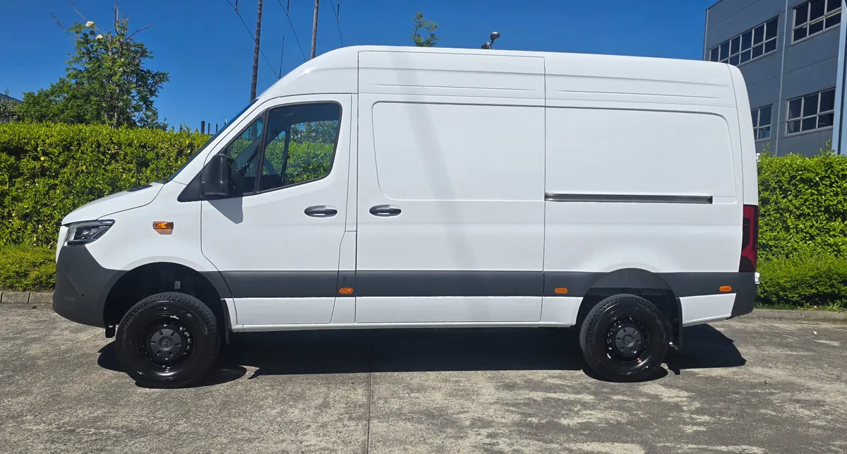 4x4 Sprinter 319/36 Select Auto - Image 4