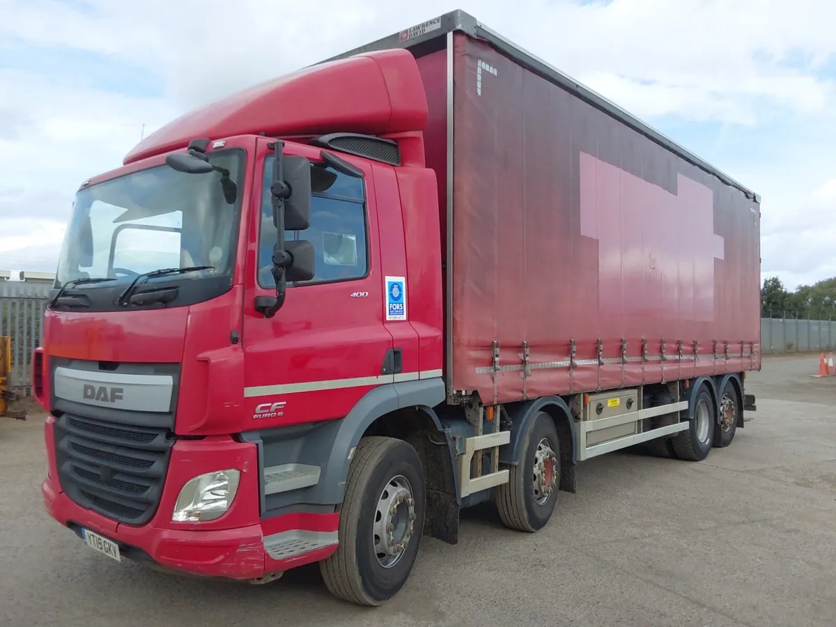 Daf CF 400 8x2 rear stear Moffett kitcurtainsider - Image 1