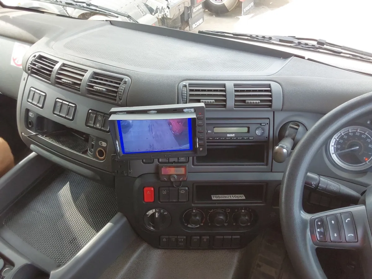 Daf CF 400 8x2 rear stear Moffett kitcurtainsider - Image 4