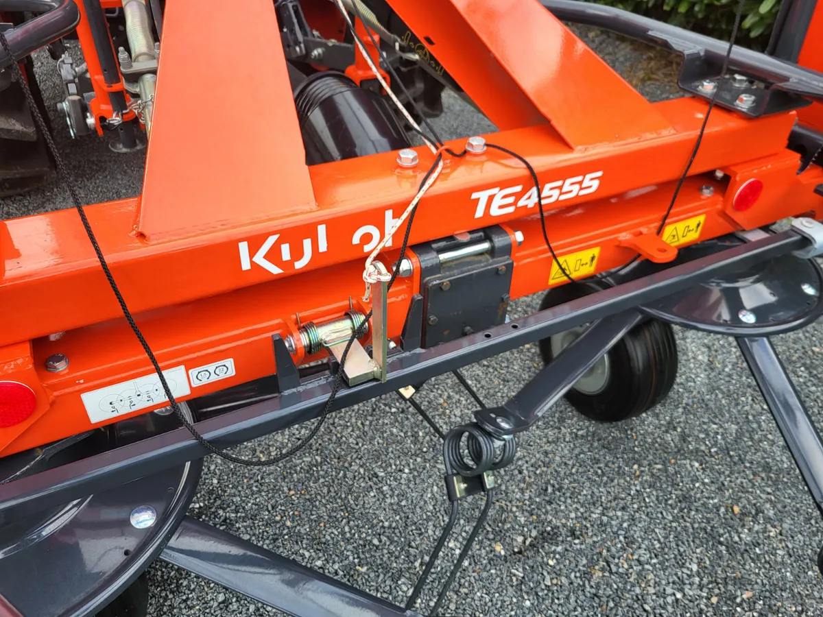 Kubota 4555 Tedder - Image 2