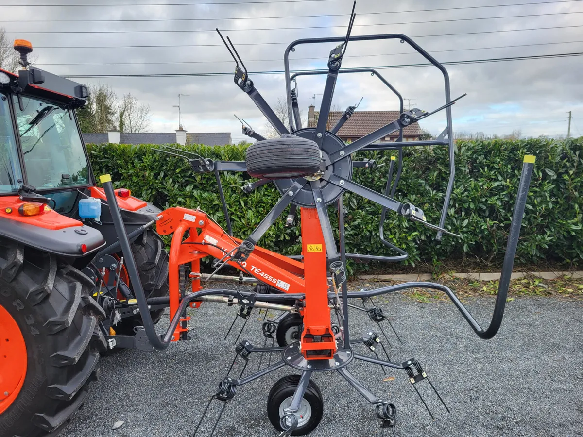 Kubota 4555 Tedder - Image 3