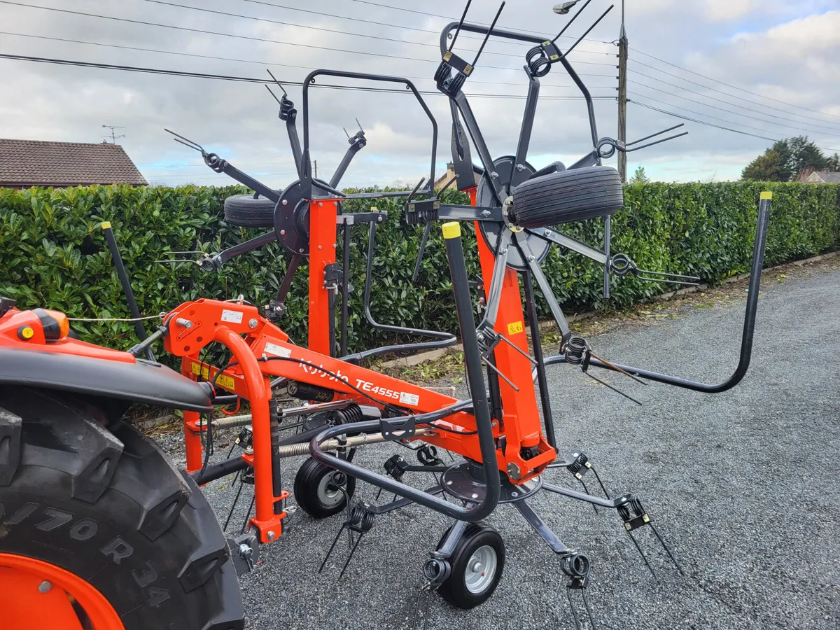 Kubota 4555 Tedder - Image 4