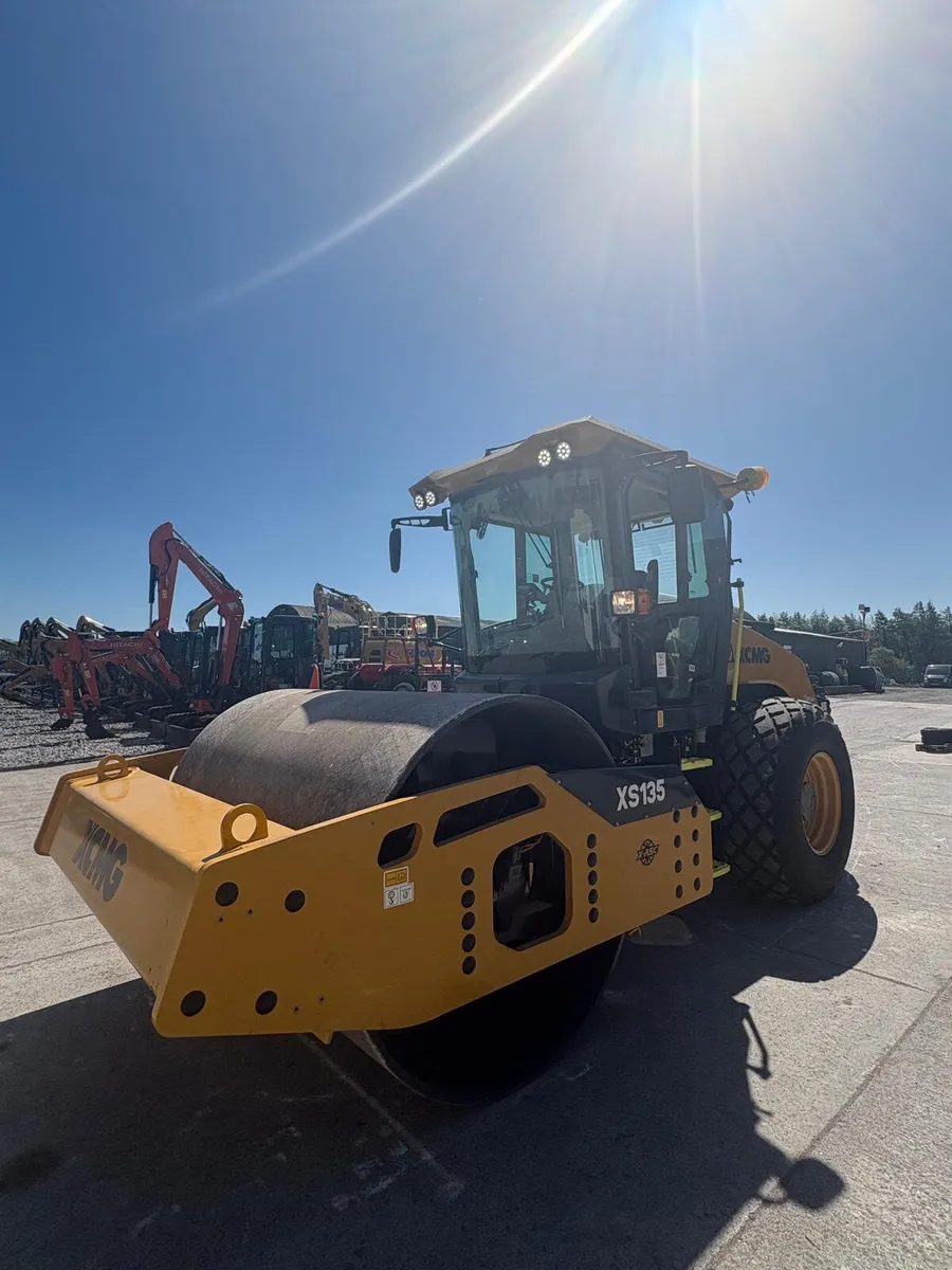 BRAND NEW XCMG XS135 SINGLE SMOOTH DRUM ROLLER - Image 2
