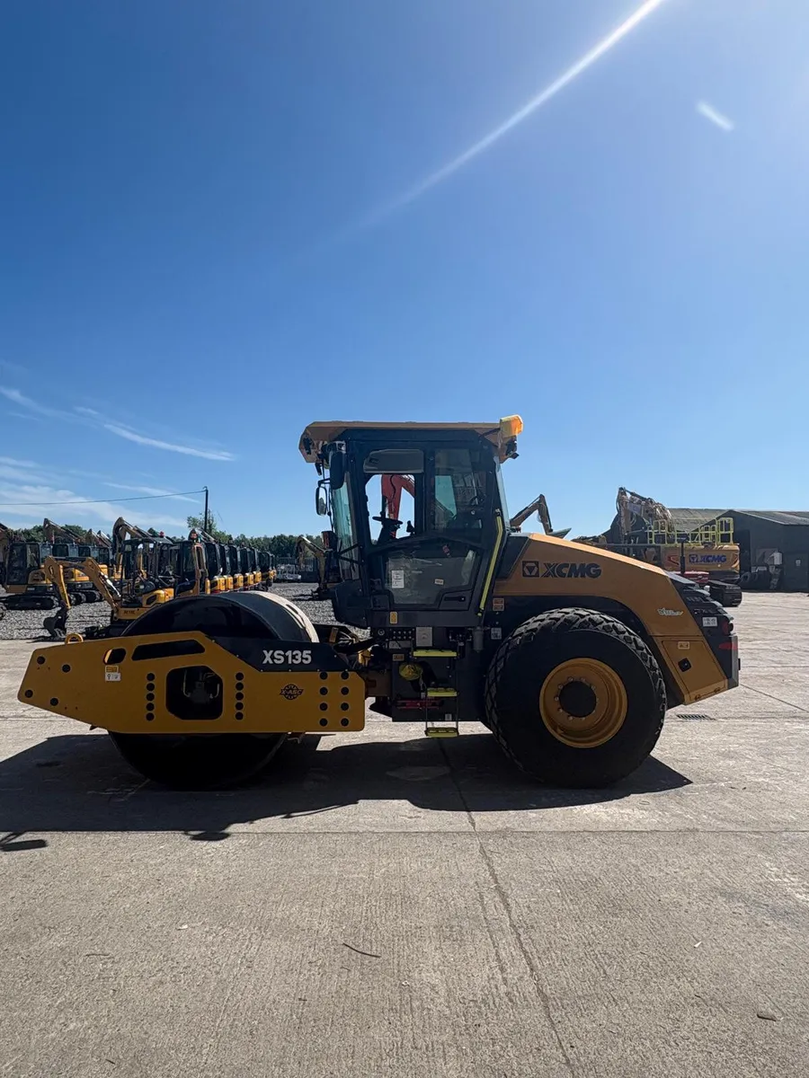 BRAND NEW XCMG XS135 SINGLE SMOOTH DRUM ROLLER - Image 1
