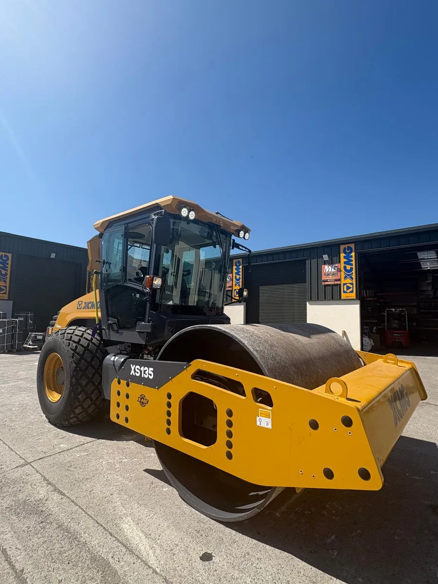 BRAND NEW XCMG XS135 SINGLE SMOOTH DRUM ROLLER - Image 4
