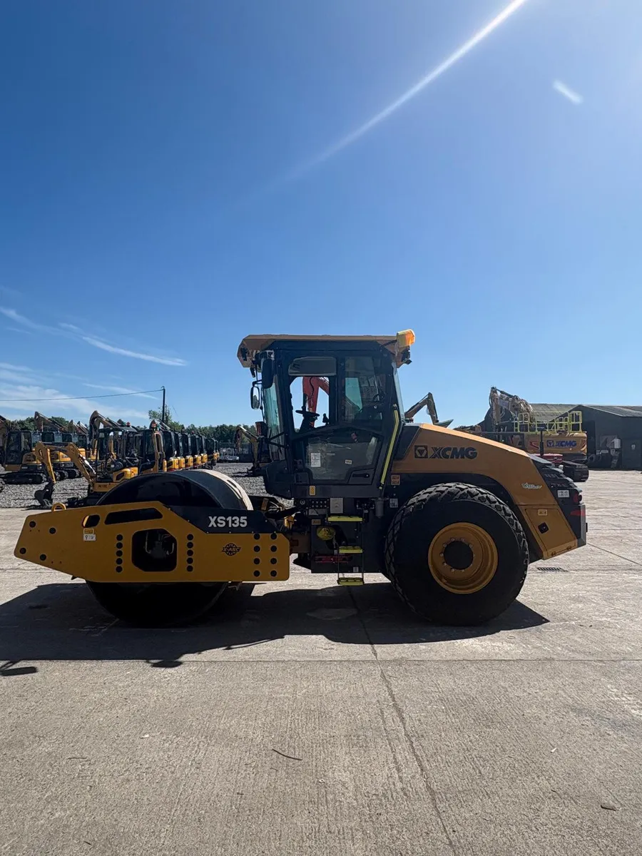BRAND NEW XCMG XS135 SINGLE SMOOTH DRUM ROLLER - Image 1