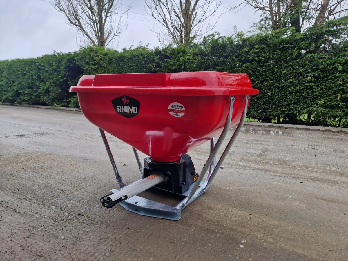 Rhino Fertilizer wagtail spreader - Image 1