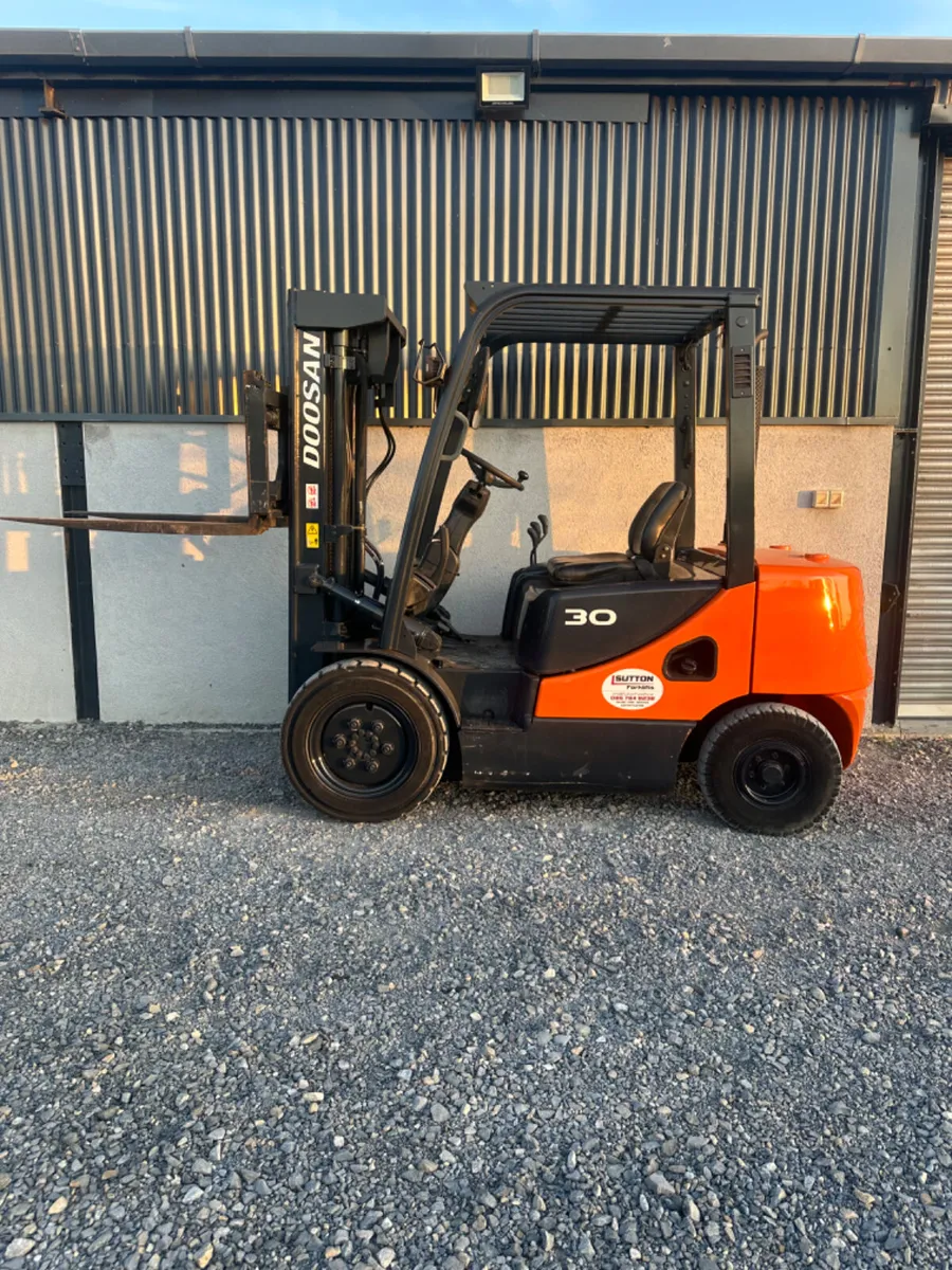 Doosan D30S-5 Forklift - Image 1