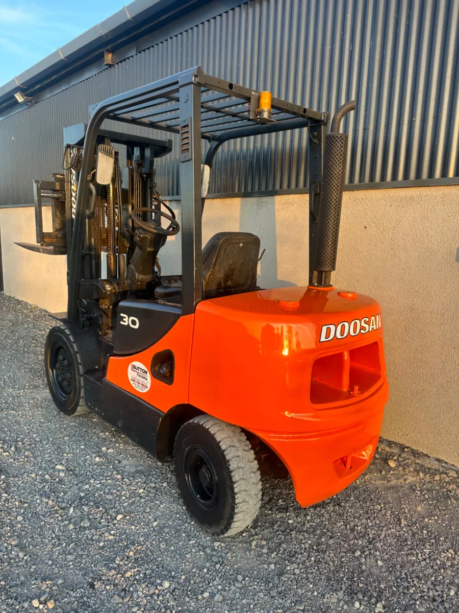Doosan D30S-5 Forklift - Image 2