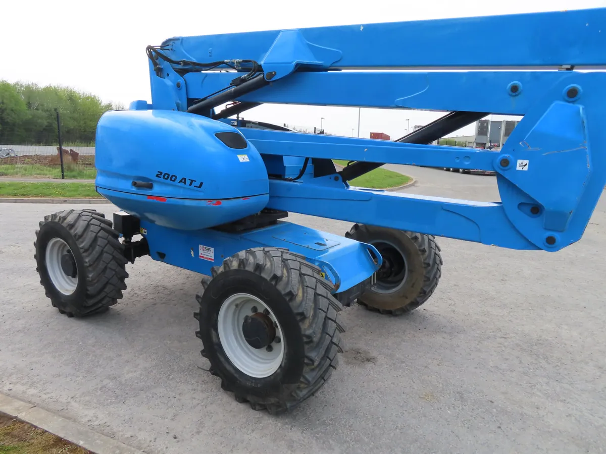 Manitou 200 ATJ Articulating Boom Lift - Image 4