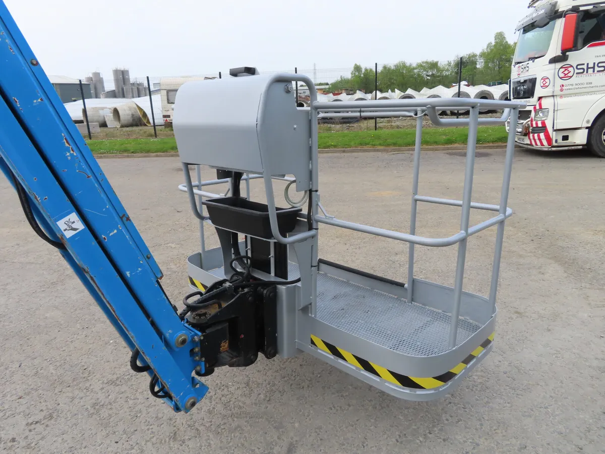 Manitou 200 ATJ Articulating Boom Lift - Image 3